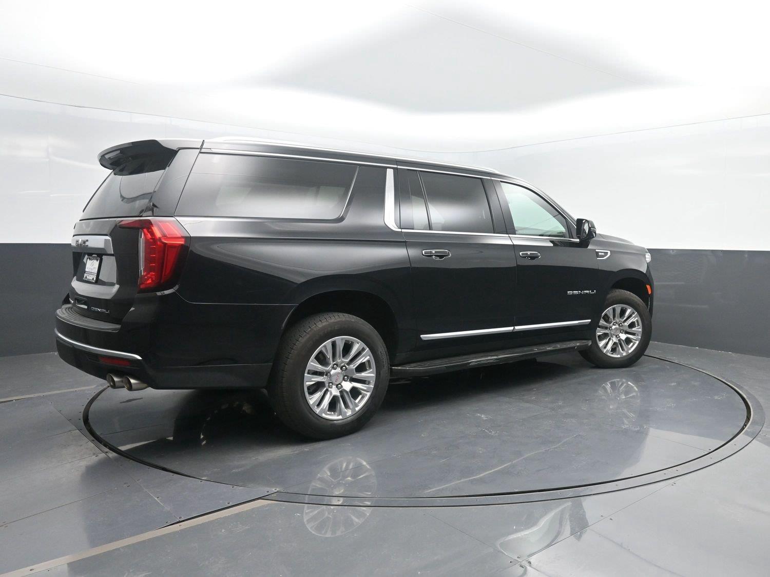 Used 2024 Onyx Black GMC Denali image 2