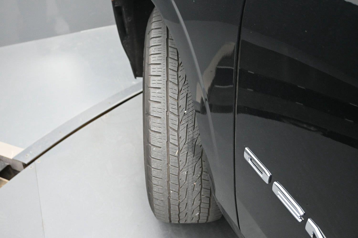 Used 2024 Onyx Black GMC Denali image 5