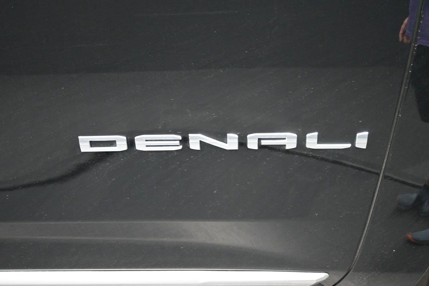 Used 2024 Onyx Black GMC Denali image 7