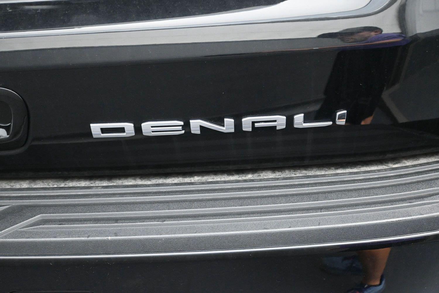 Used 2024 Onyx Black GMC Denali image 19
