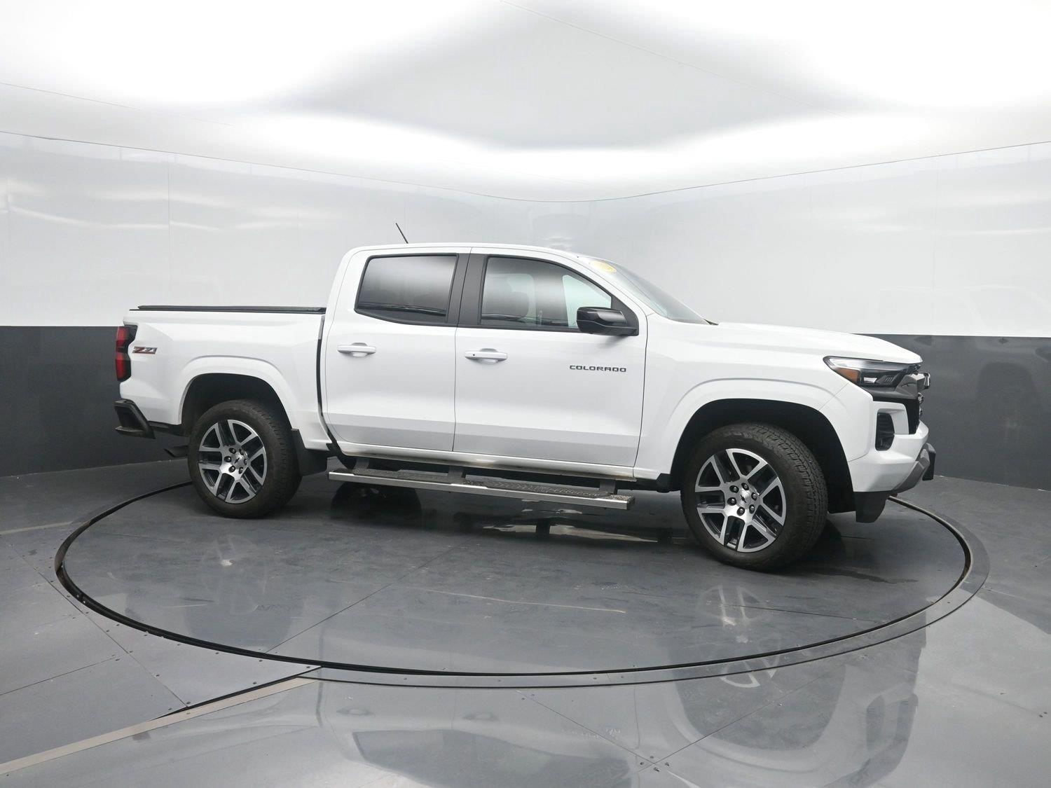 Used 2024 Summit White Chevrolet 4WD Z71 image 3
