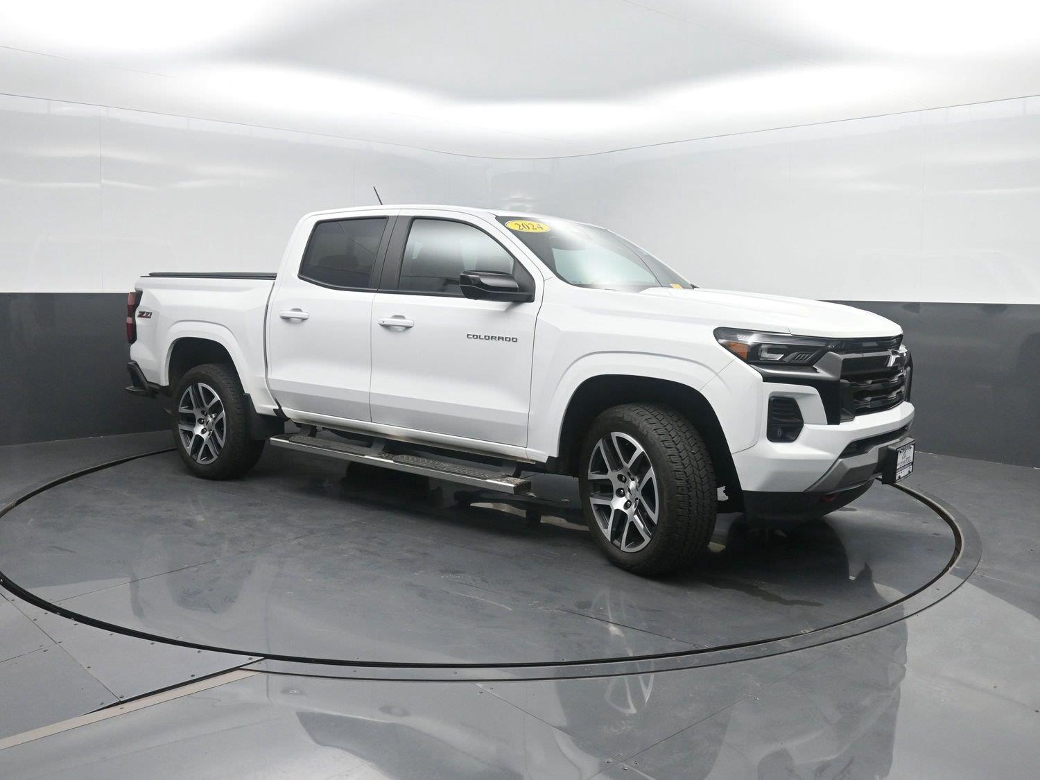 Used 2024 Summit White Chevrolet 4WD Z71 image 4