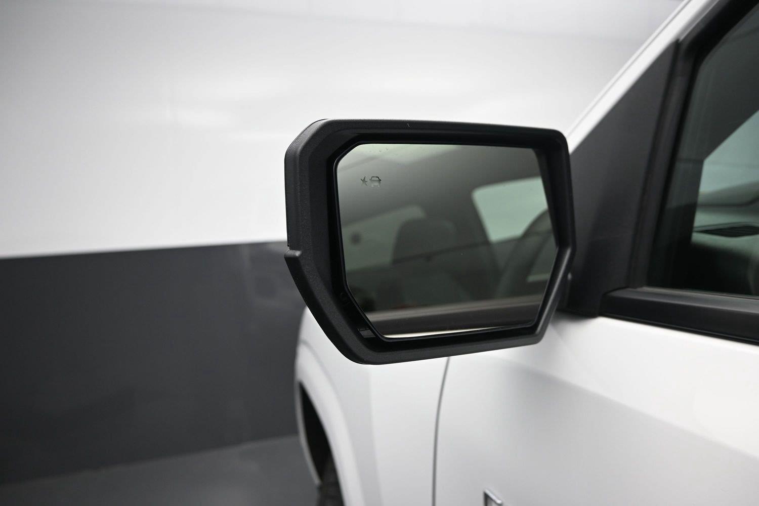 Used 2024 Summit White Chevrolet 4WD Z71 image 19