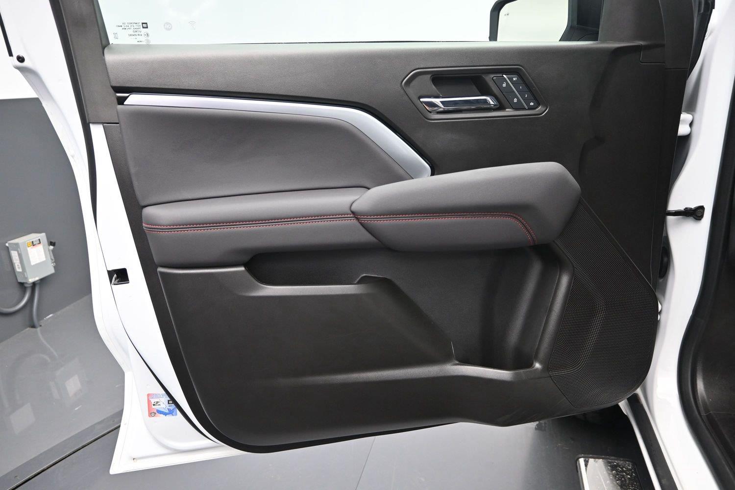 Used 2024 Summit White Chevrolet 4WD Z71 image 20