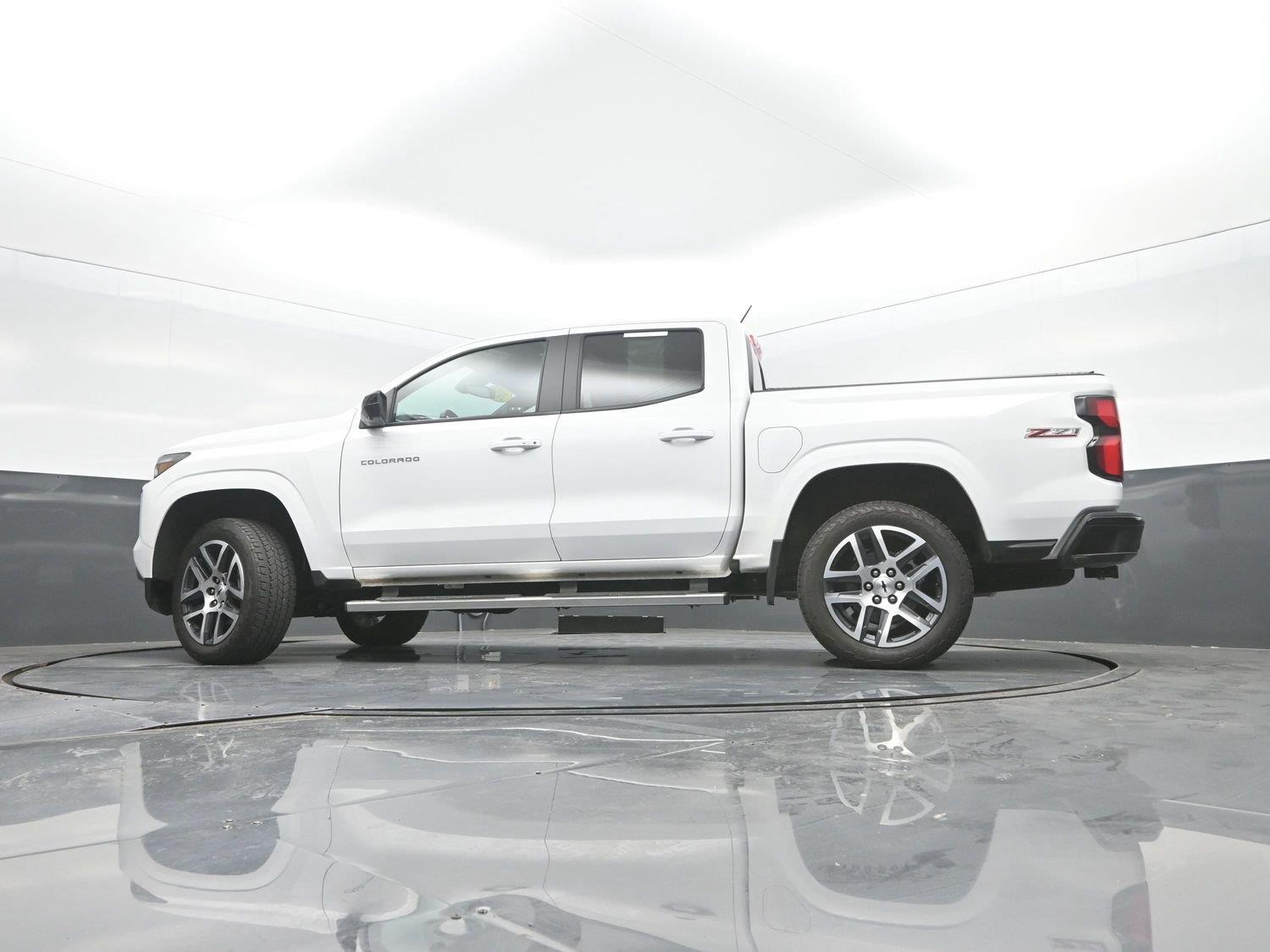 Used 2024 Summit White Chevrolet 4WD Z71 image 36