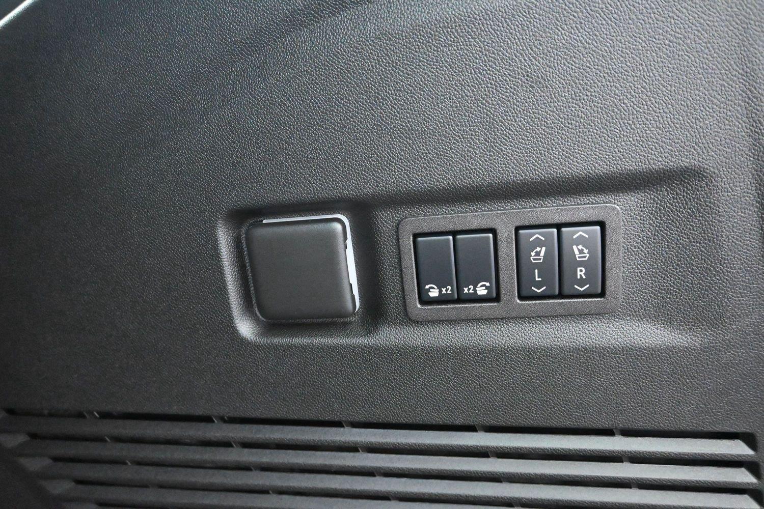 Used 2024 Onyx Black GMC Denali image 22
