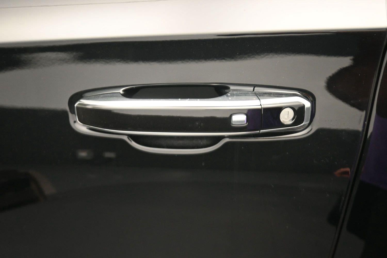 Used 2024 Onyx Black GMC Denali image 23