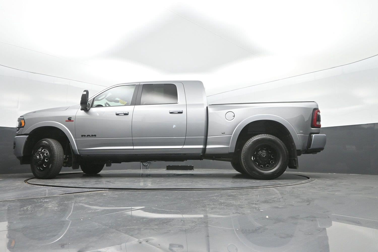 Used 2023 Billet Silver Metallic Clearcoat Ram Limited image 40