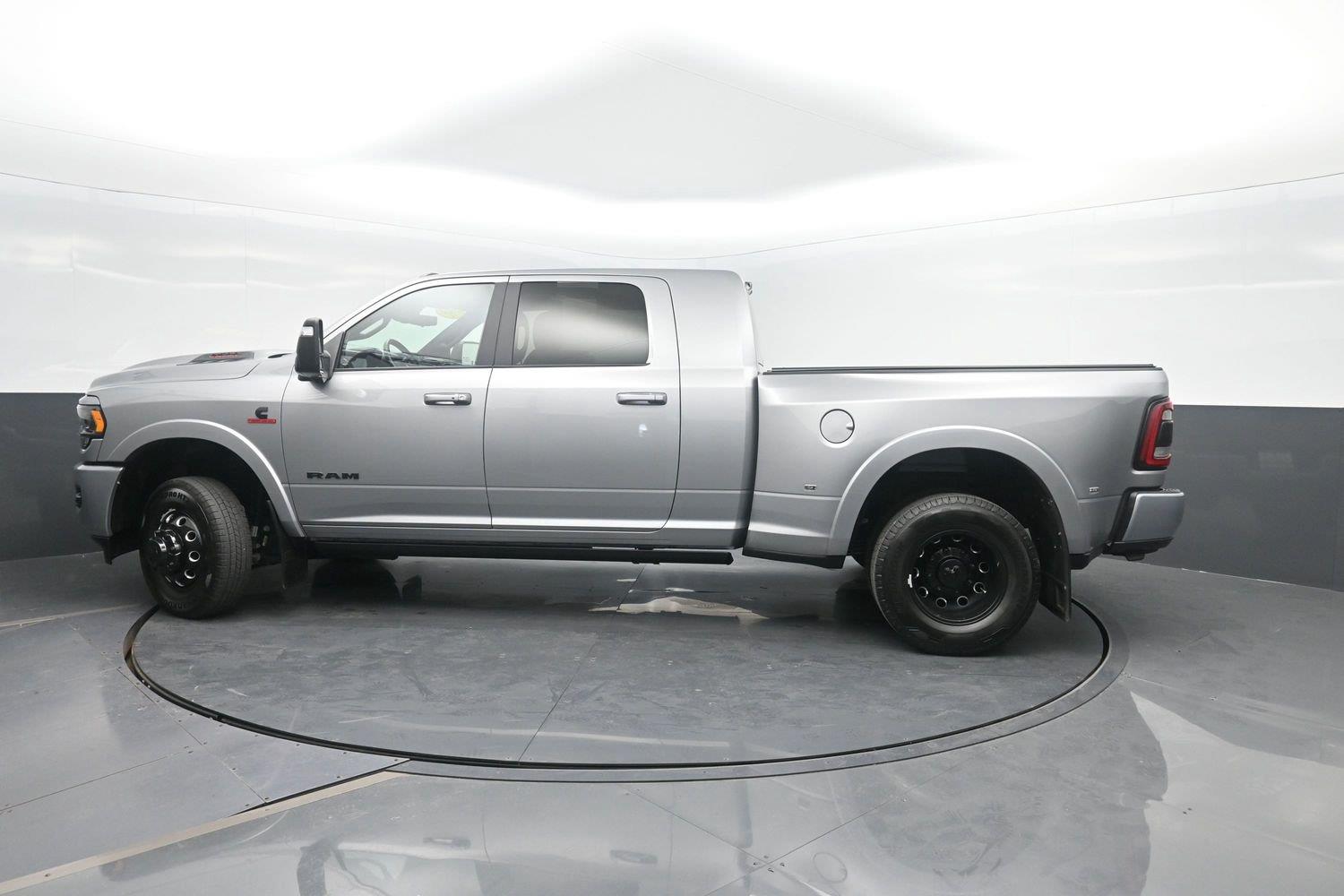 Used 2023 Billet Silver Metallic Clearcoat Ram Limited image 47