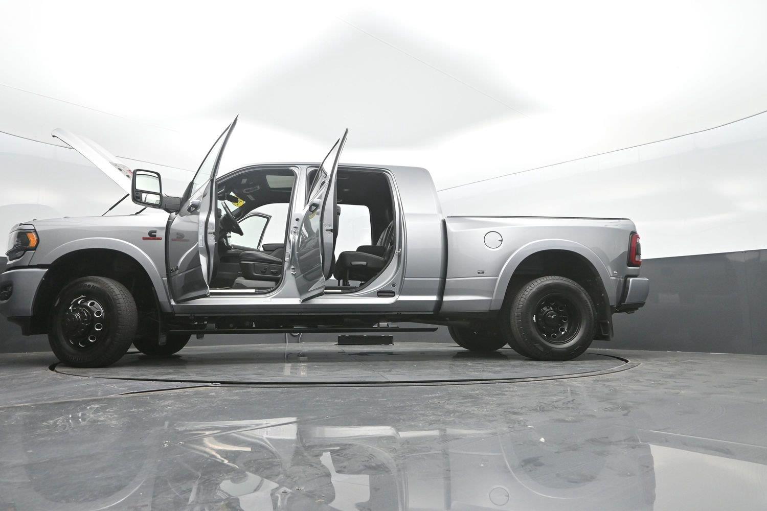 Used 2023 Billet Silver Metallic Clearcoat Ram Limited image 57
