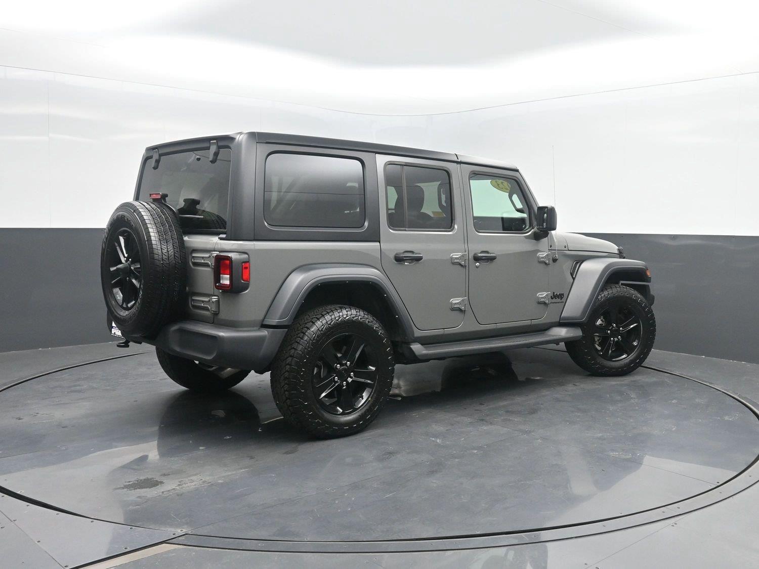 Used 2023 Sting-Gray Clearcoat Jeep Sport Altitude image 3