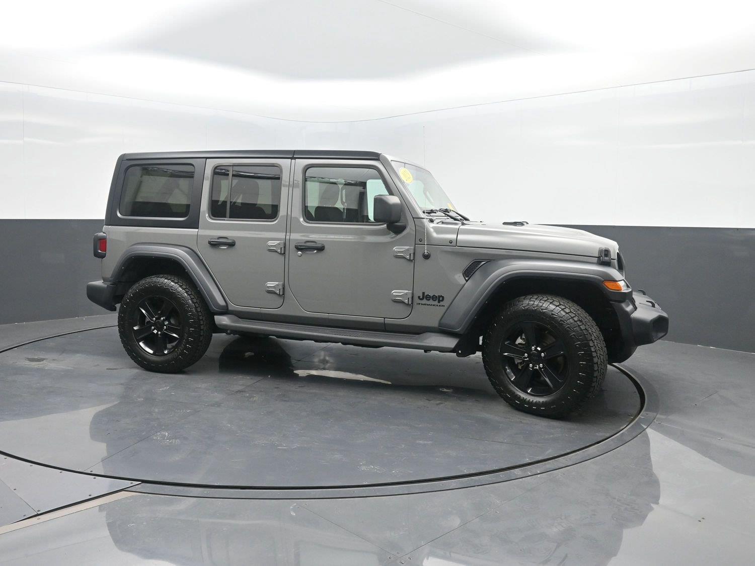 Used 2023 Sting-Gray Clearcoat Jeep Sport Altitude image 4