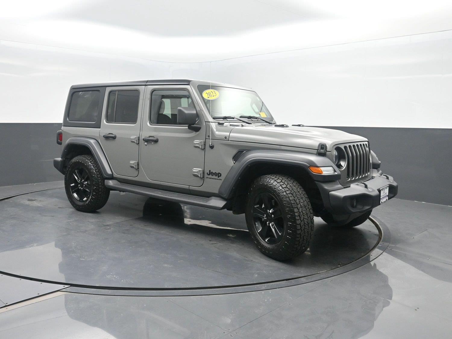 Used 2023 Sting-Gray Clearcoat Jeep Sport Altitude image 5