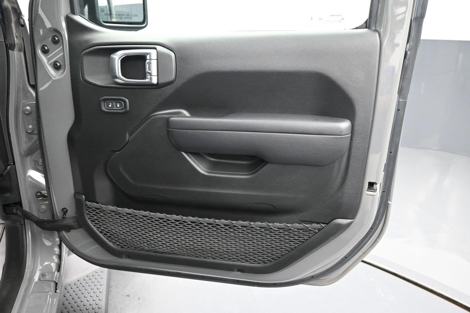 Used 2023 Sting-Gray Clearcoat Jeep Sport Altitude image 9