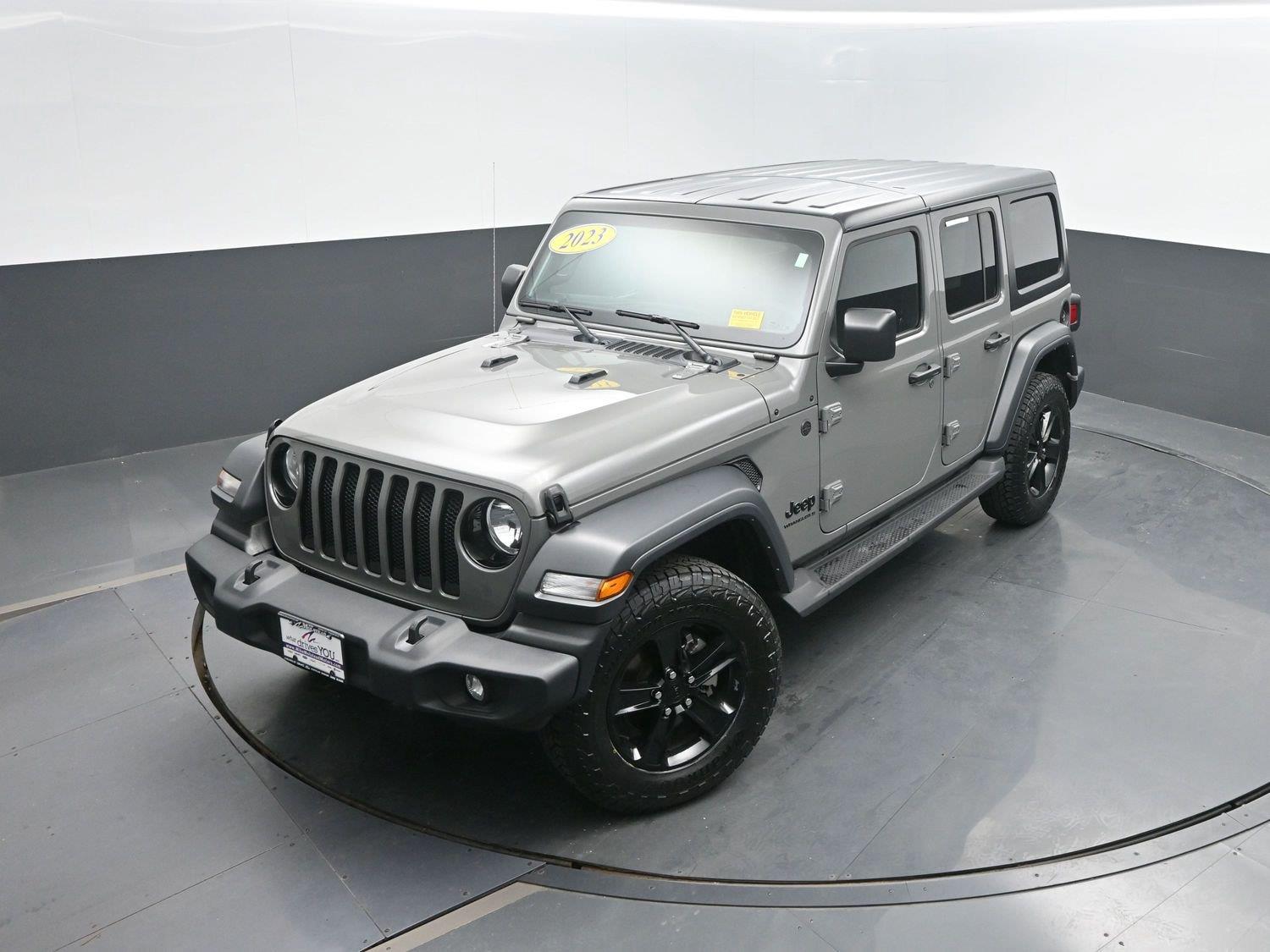 Used 2023 Sting-Gray Clearcoat Jeep Sport Altitude image 29