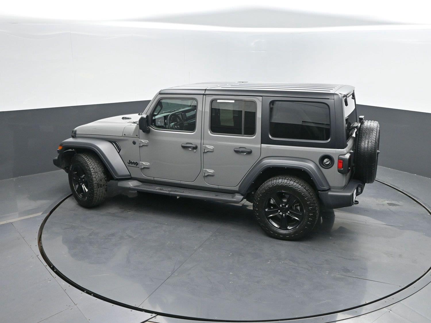 Used 2023 Sting-Gray Clearcoat Jeep Sport Altitude image 30