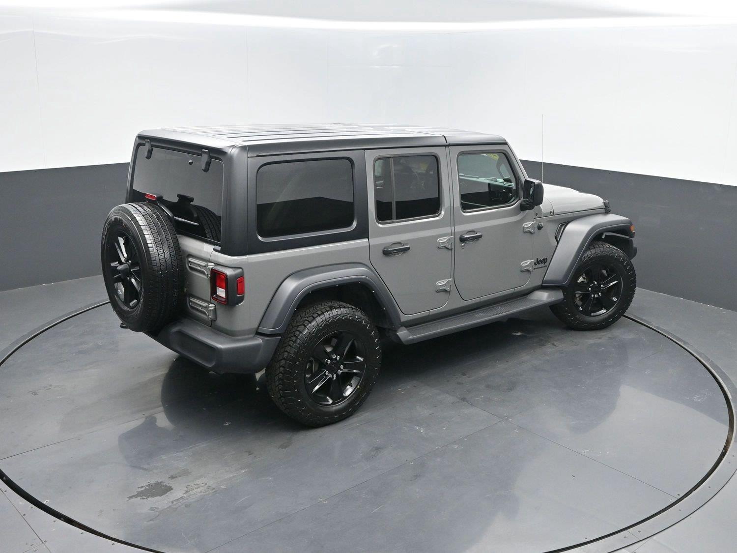 Used 2023 Sting-Gray Clearcoat Jeep Sport Altitude image 31