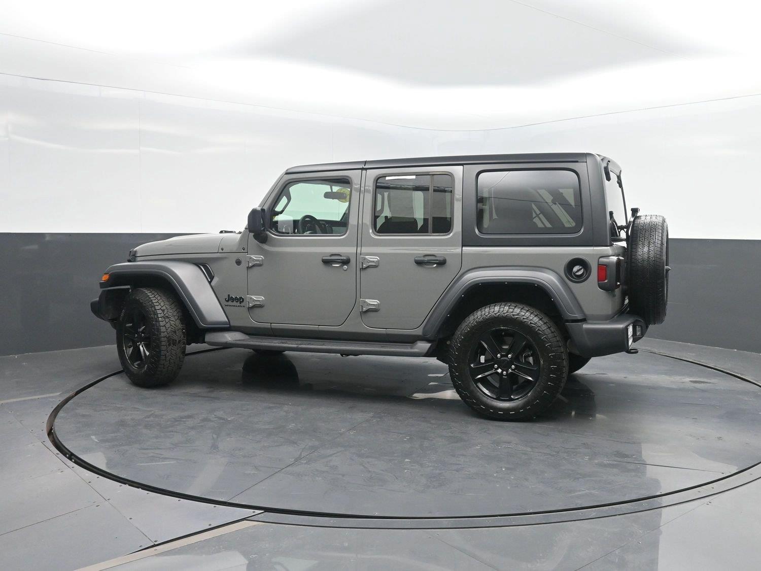 Used 2023 Sting-Gray Clearcoat Jeep Sport Altitude image 33
