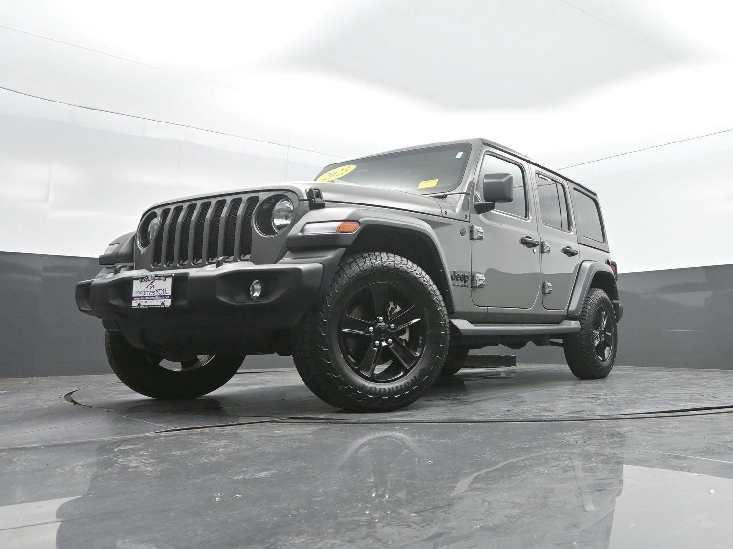 Used 2023 Sting-Gray Clearcoat Jeep Sport Altitude image 36