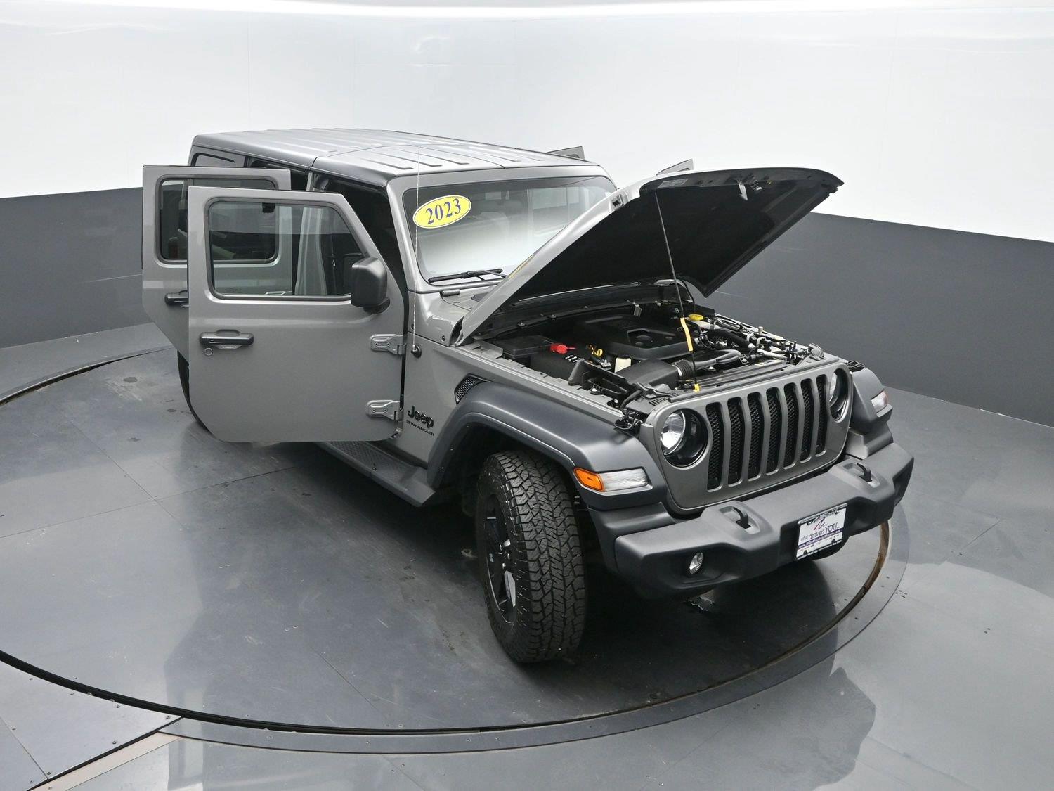 Used 2023 Sting-Gray Clearcoat Jeep Sport Altitude image 37
