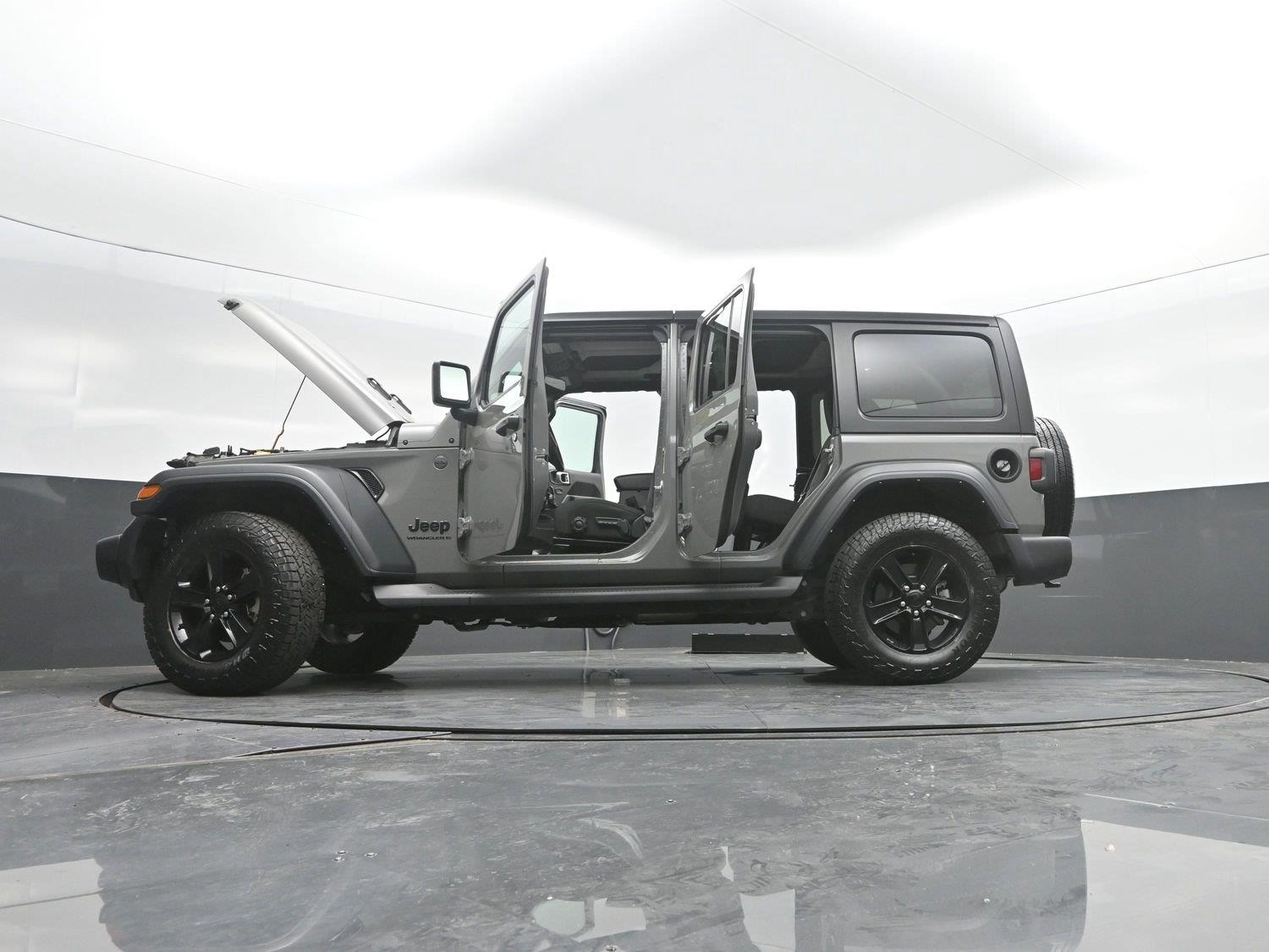 Used 2023 Sting-Gray Clearcoat Jeep Sport Altitude image 42