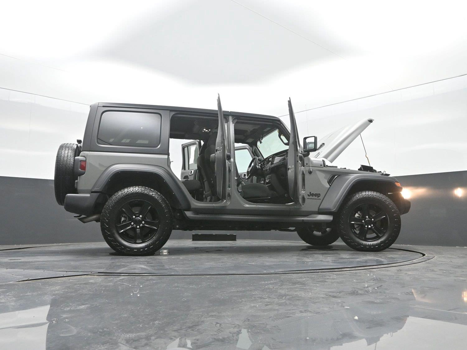 Used 2023 Sting-Gray Clearcoat Jeep Sport Altitude image 43