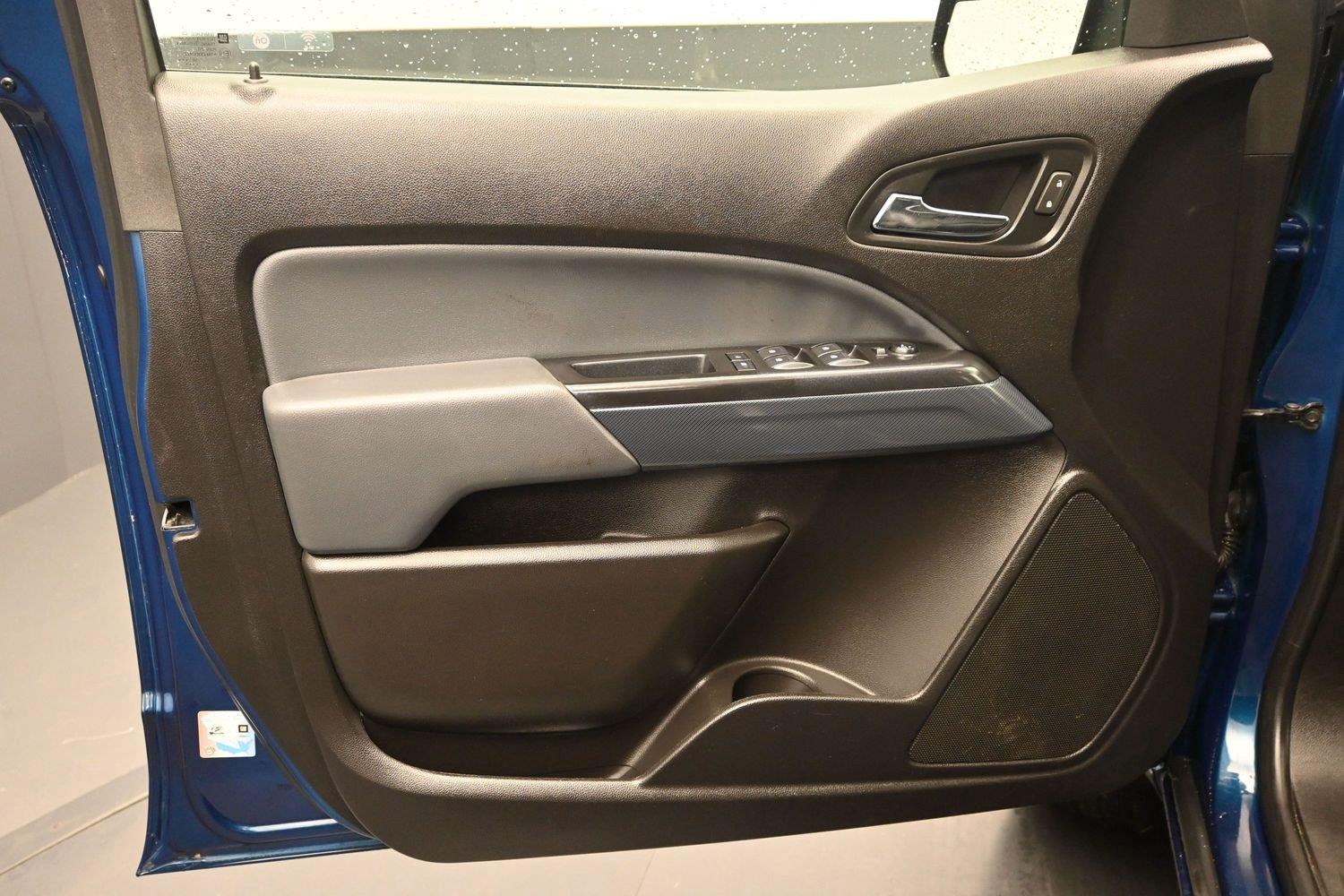 Used 2019 Pacific Blue Metallic Chevrolet 4WD Z71 image 17
