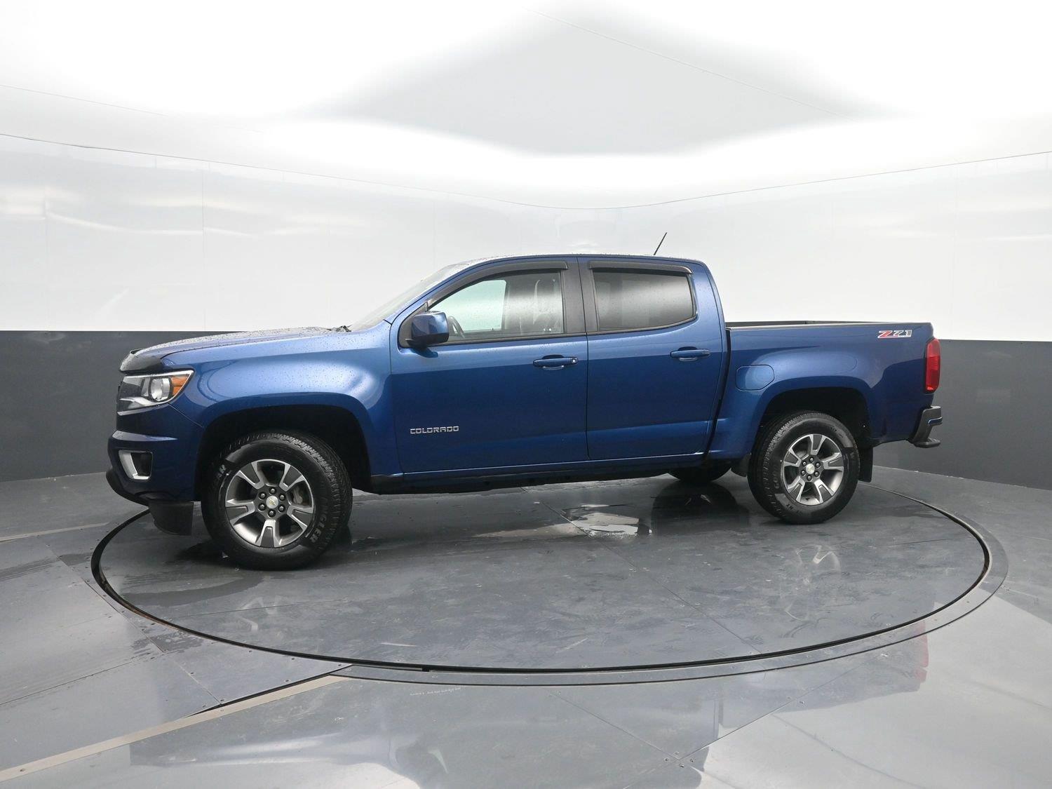 Used 2019 Pacific Blue Metallic Chevrolet 4WD Z71 image 40