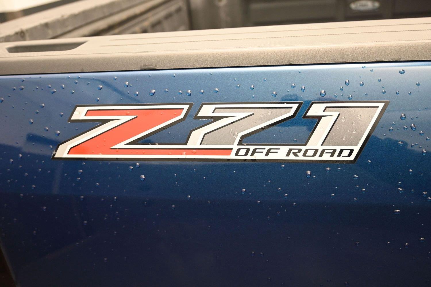 Used 2019 Pacific Blue Metallic Chevrolet 4WD Z71 image 13