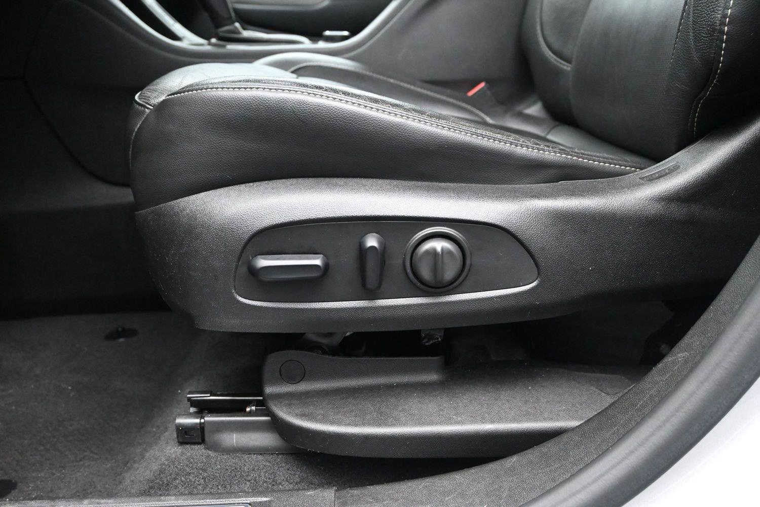 Used 2018 Quicksilver Metallic GMC SLT image 23