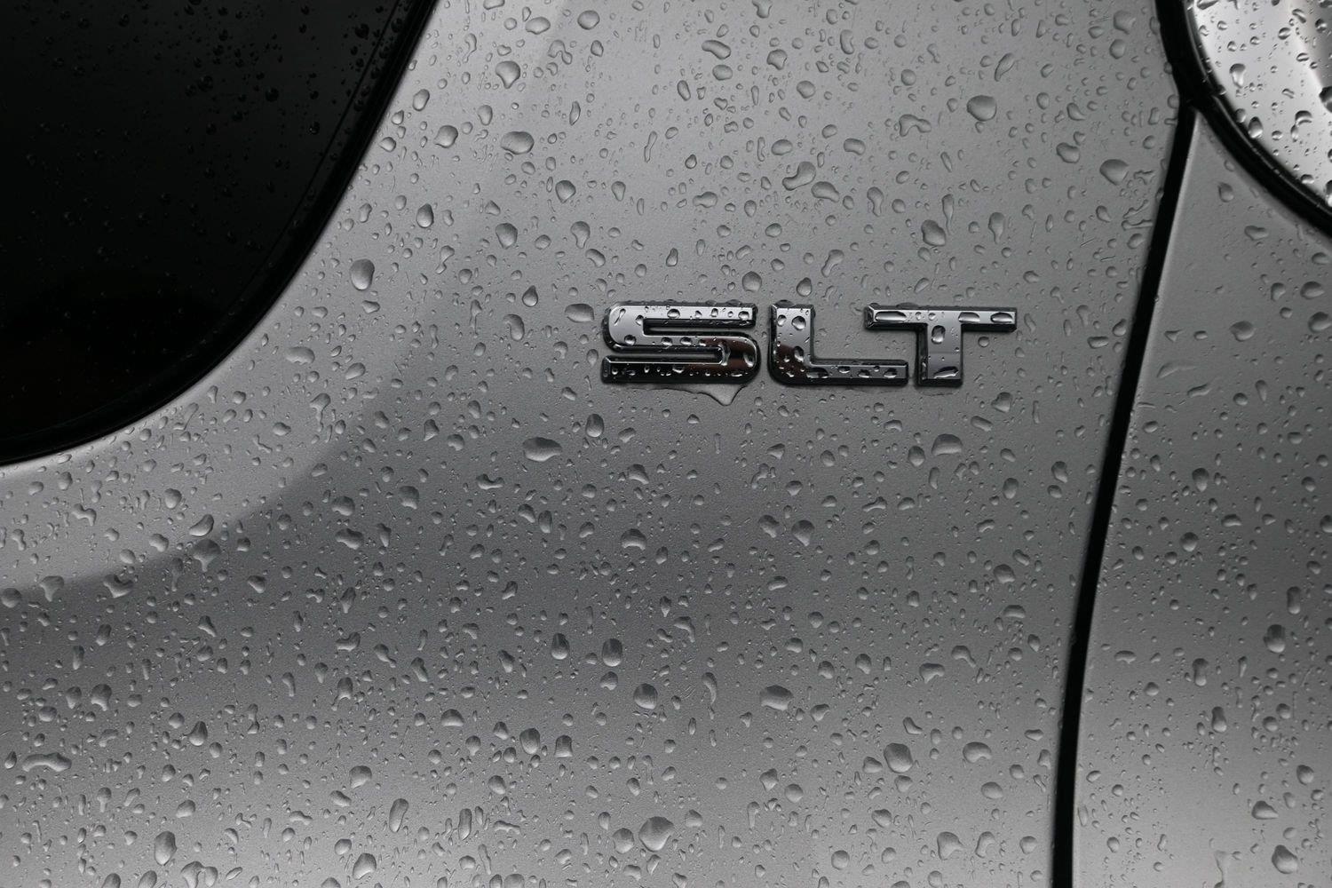 Used 2018 Quicksilver Metallic GMC SLT image 16