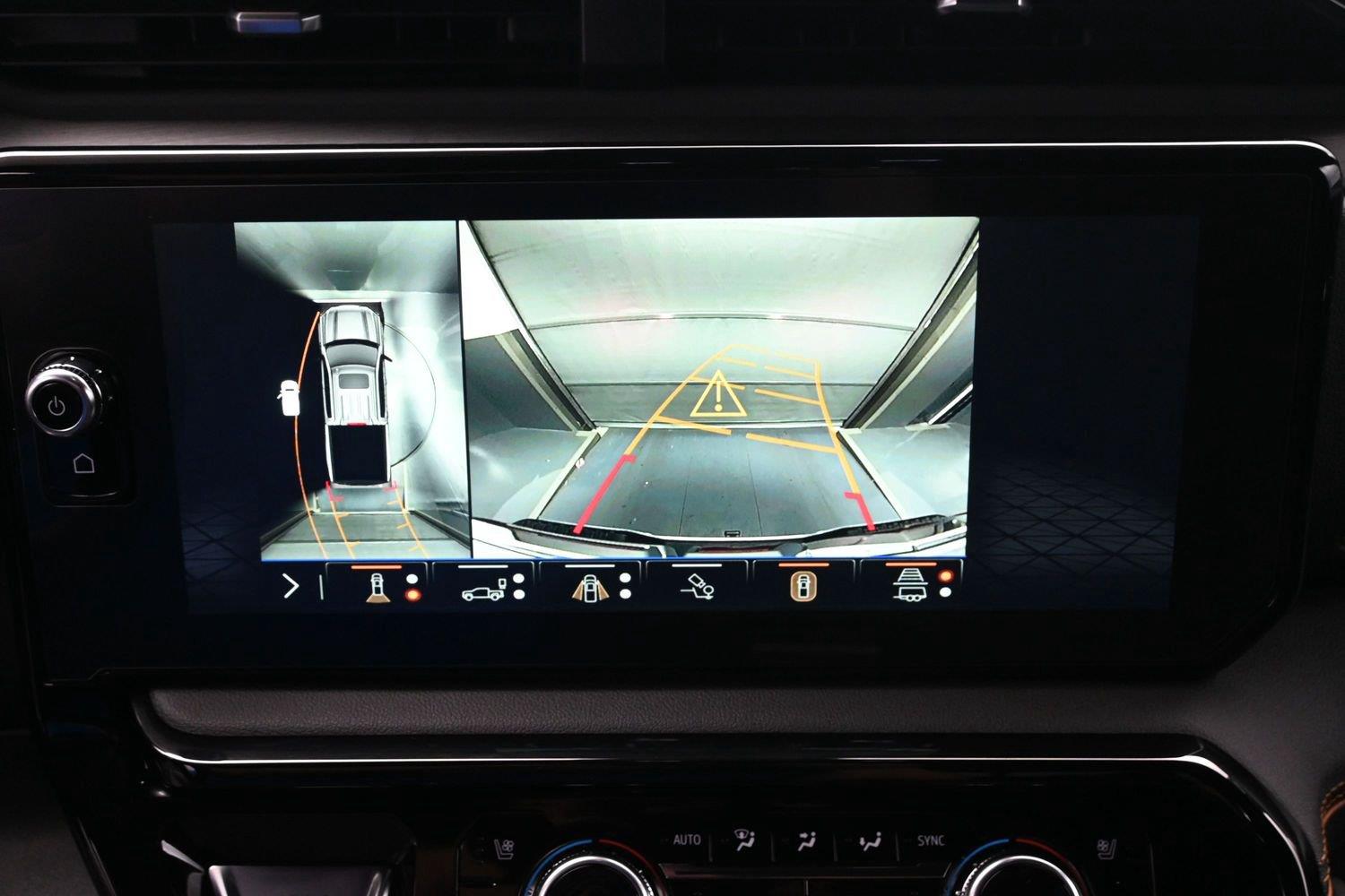 Used 2026 Summit White GMC AT4 image 33