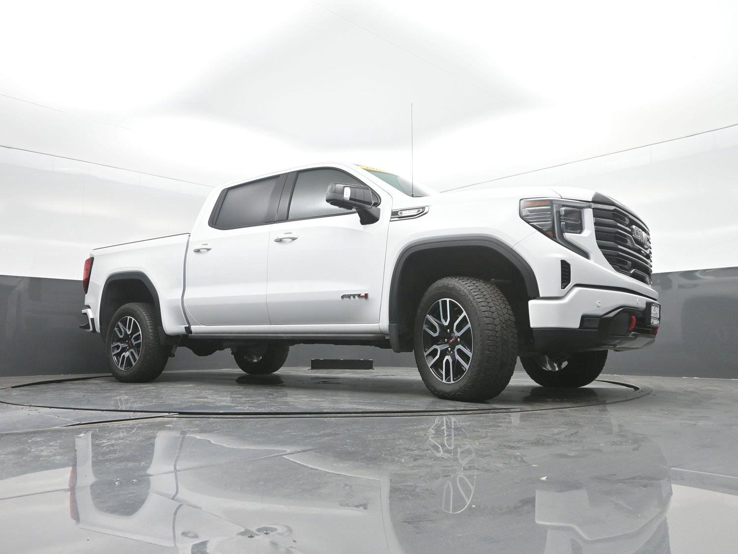 Used 2026 Summit White GMC AT4 image 40