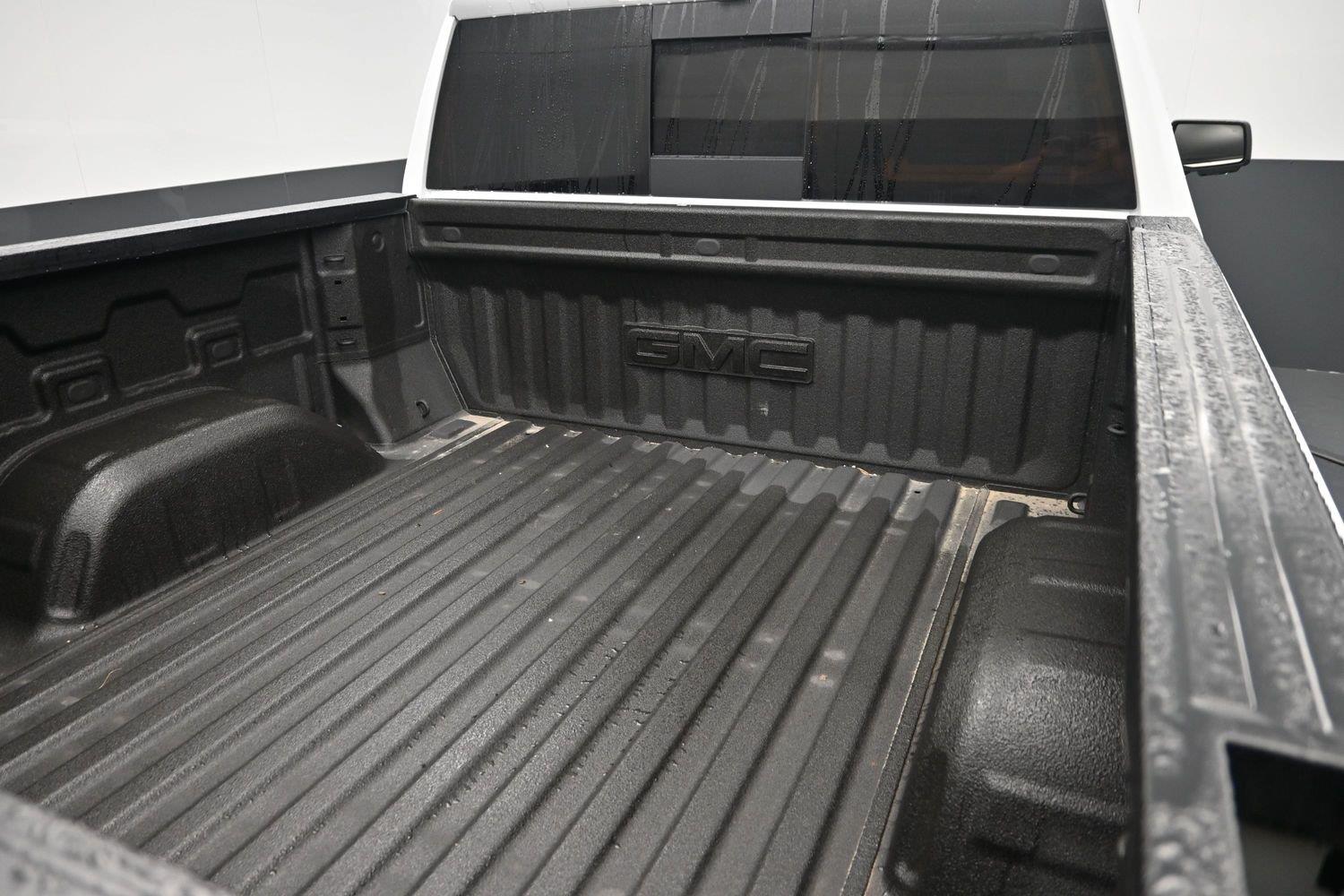 Used 2026 Summit White GMC AT4 image 19