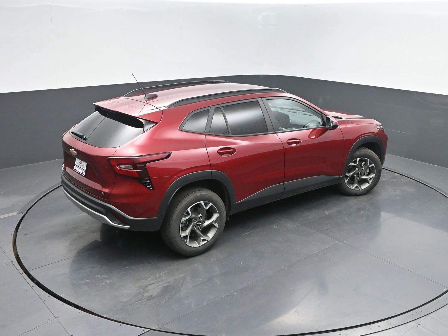 Used 2025 Crimson Metallic Chevrolet LT image 30