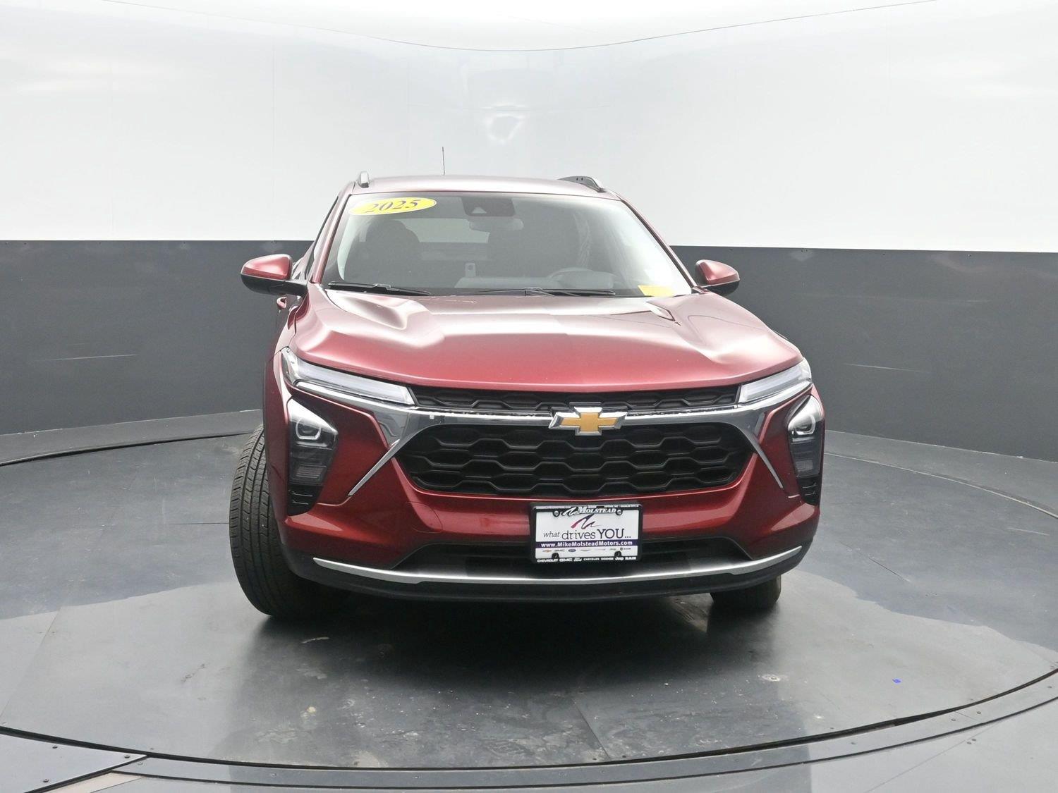 Used 2025 Crimson Metallic Chevrolet LT image 34
