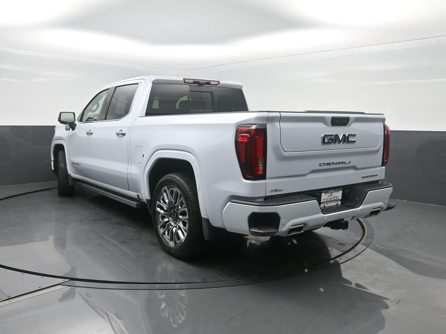 Used 2026 Glacier White Tricoat GMC Denali Ultimate image 46