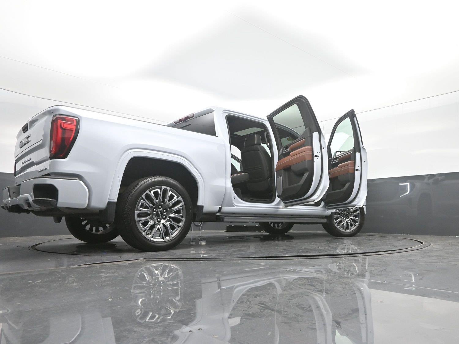 Used 2026 Glacier White Tricoat GMC Denali Ultimate image 52