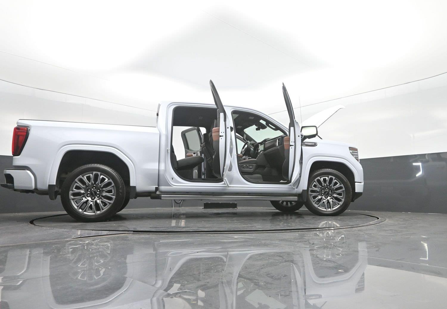 Used 2026 Glacier White Tricoat GMC Denali Ultimate image 54