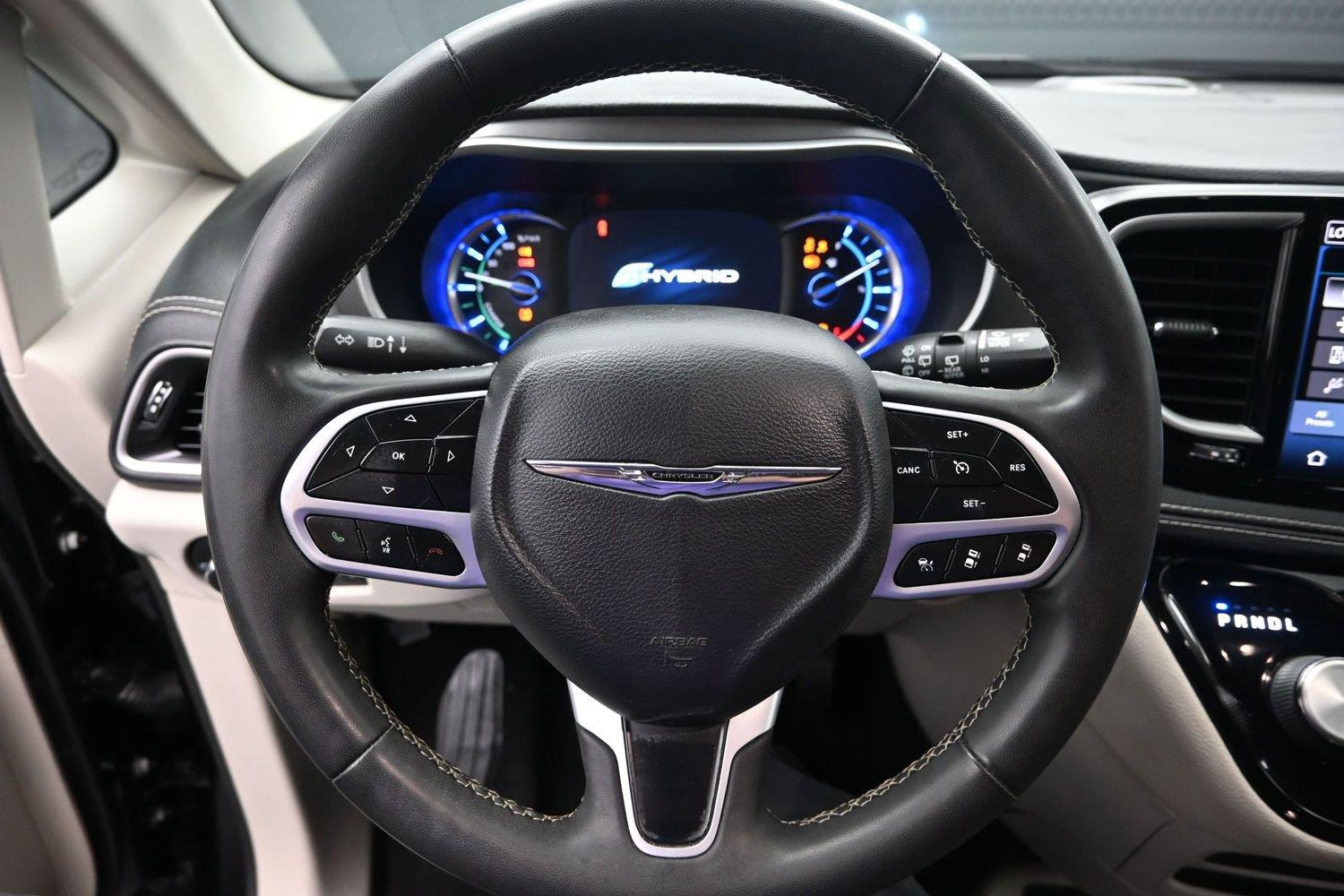 Used 2022 Brilliant Black Crystal Pearlcoat Chrysler Hybrid Touring L image 21