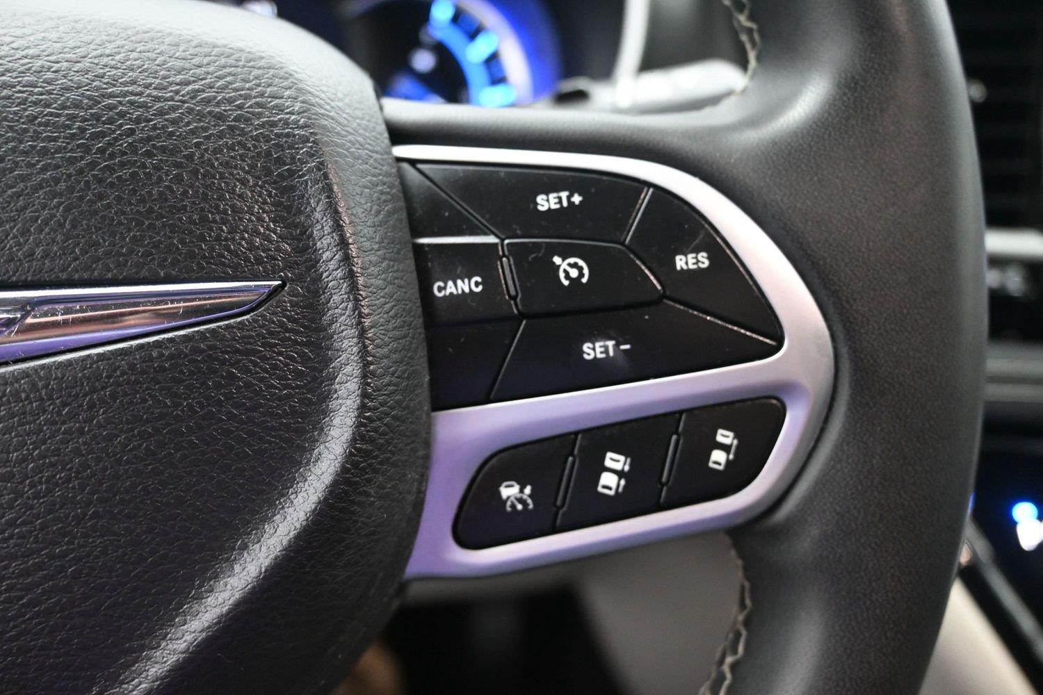 Used 2022 Brilliant Black Crystal Pearlcoat Chrysler Hybrid Touring L image 23