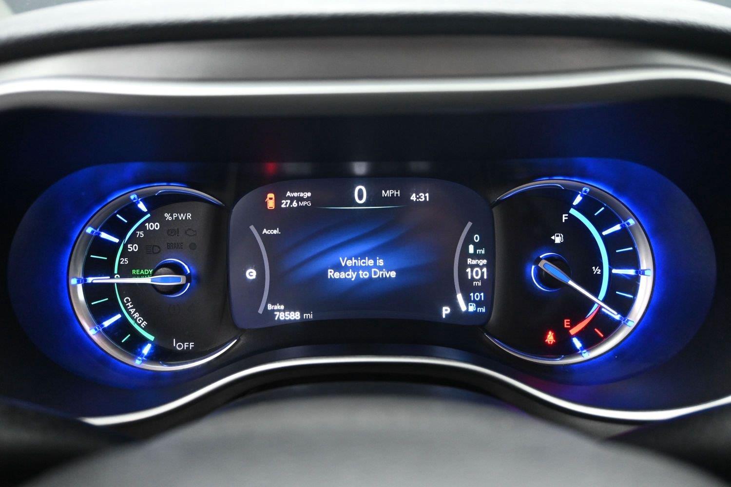 Used 2022 Brilliant Black Crystal Pearlcoat Chrysler Hybrid Touring L image 24