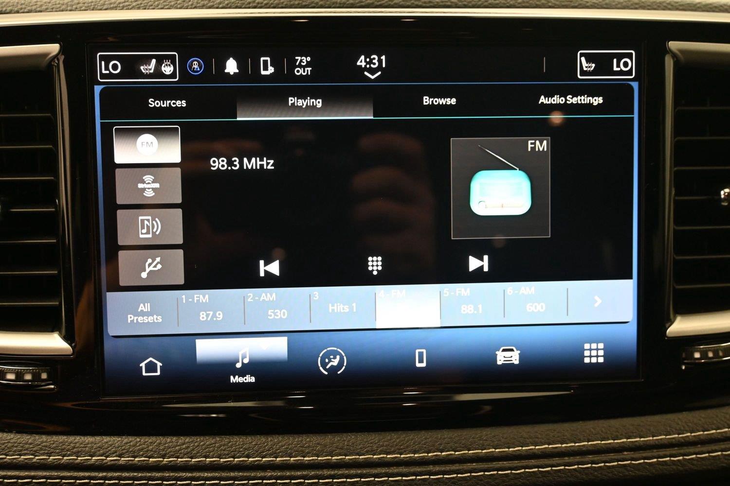 Used 2022 Brilliant Black Crystal Pearlcoat Chrysler Hybrid Touring L image 26