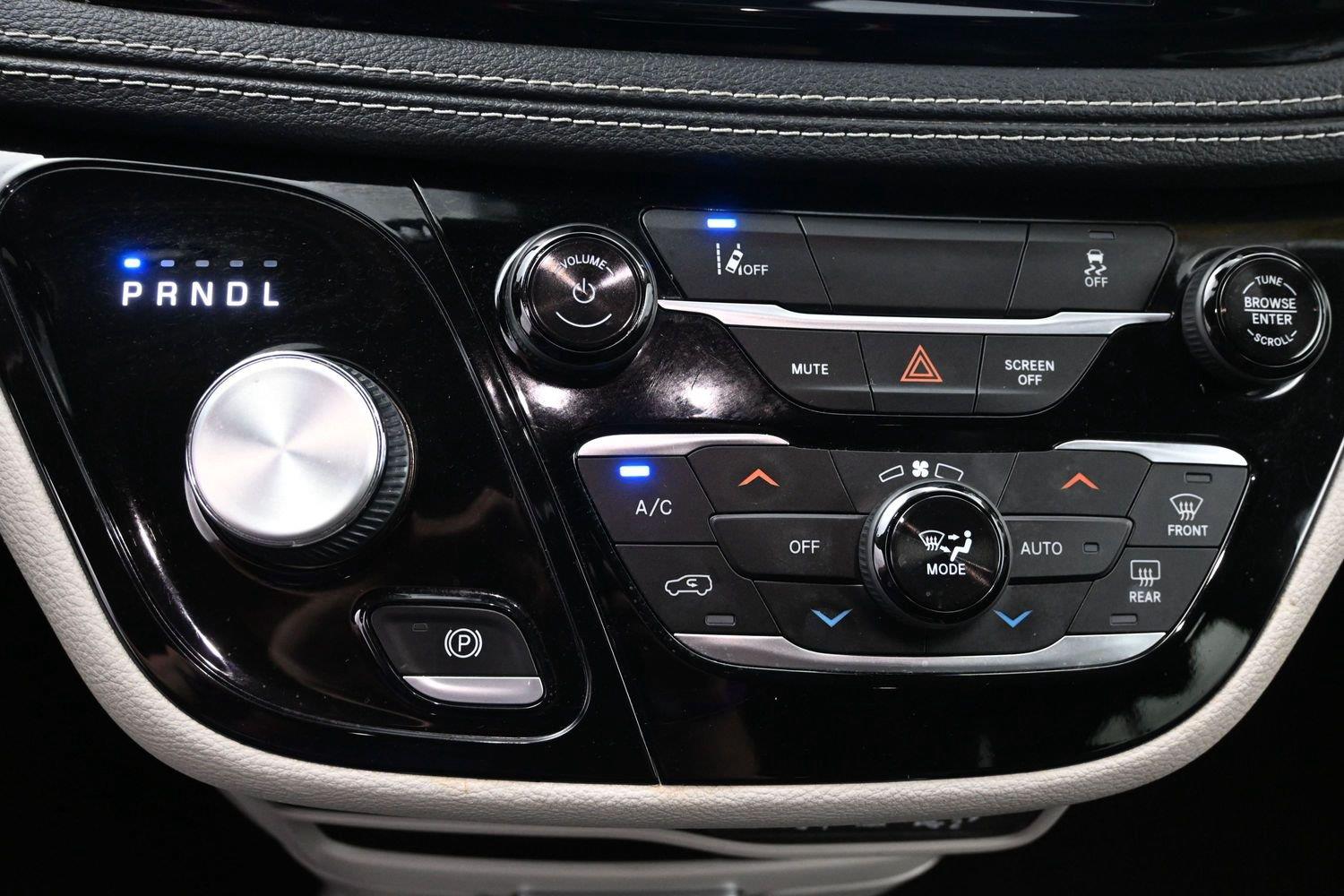 Used 2022 Brilliant Black Crystal Pearlcoat Chrysler Hybrid Touring L image 28