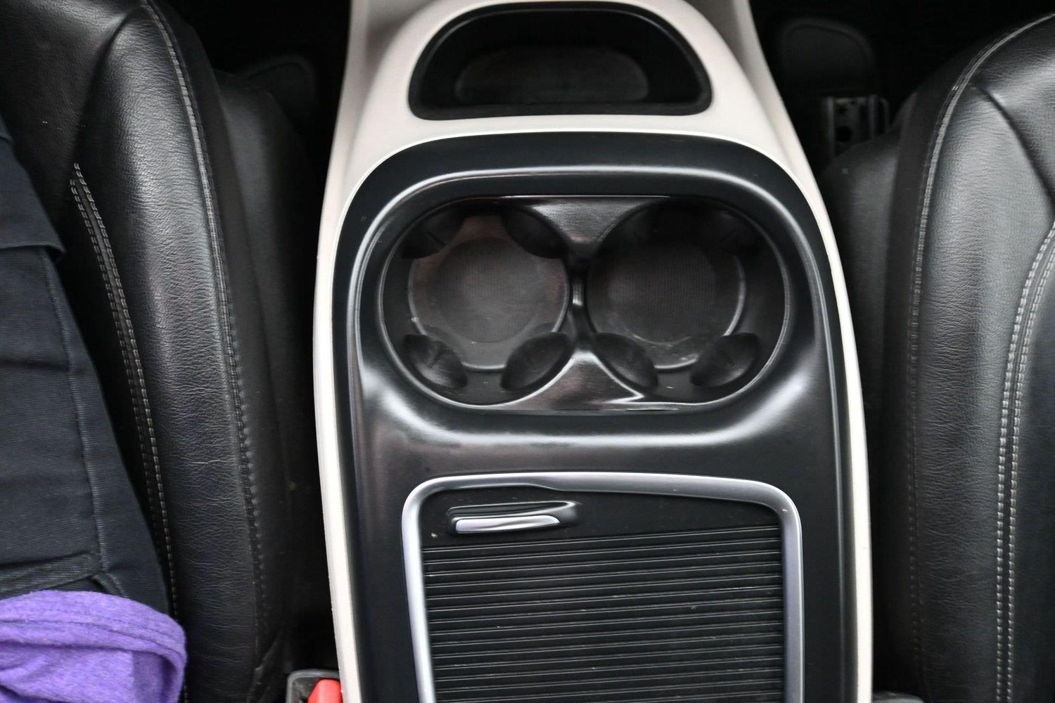 Used 2022 Brilliant Black Crystal Pearlcoat Chrysler Hybrid Touring L image 29