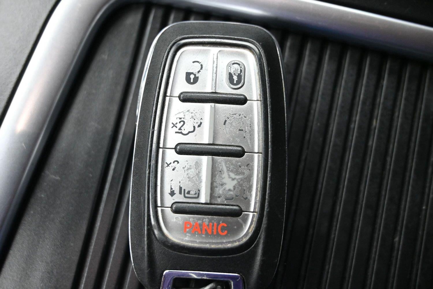 Used 2022 Brilliant Black Crystal Pearlcoat Chrysler Hybrid Touring L image 32