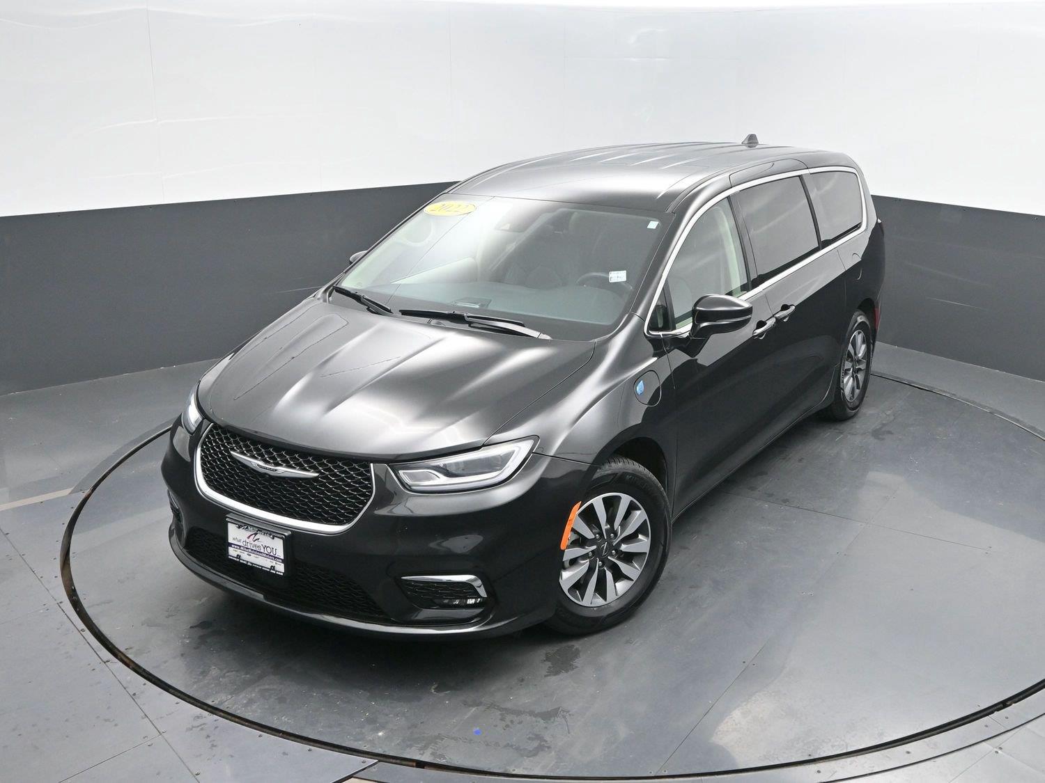 Used 2022 Brilliant Black Crystal Pearlcoat Chrysler Hybrid Touring L image 36