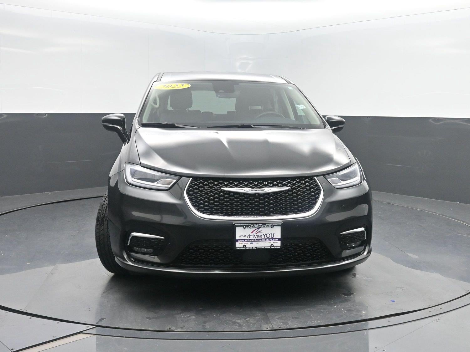 Used 2022 Brilliant Black Crystal Pearlcoat Chrysler Hybrid Touring L image 42