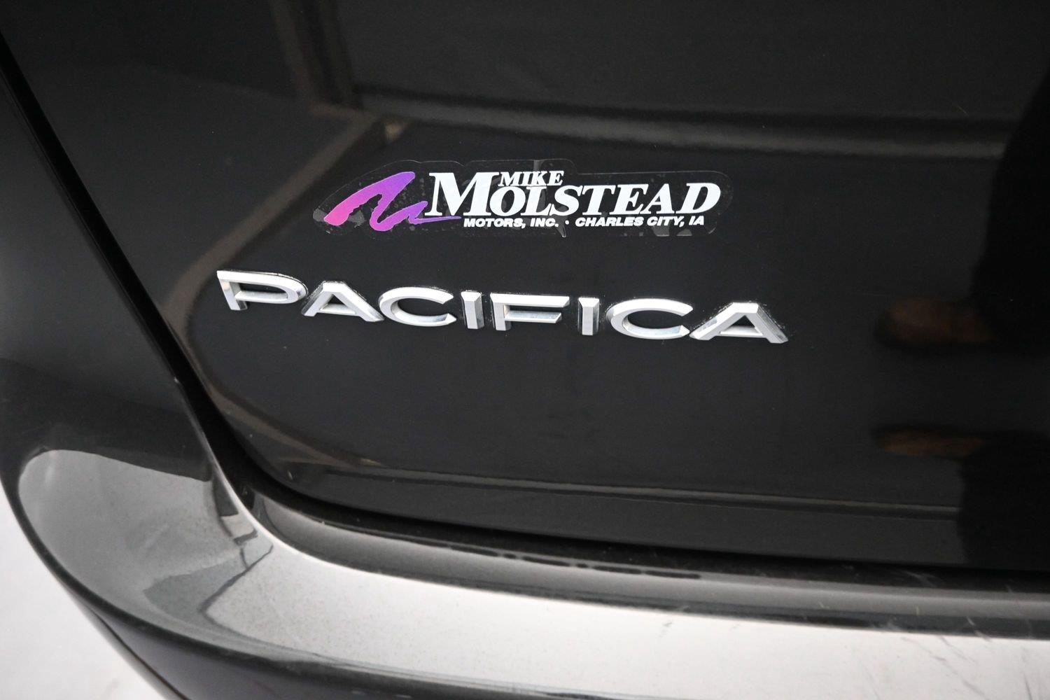 Used 2022 Brilliant Black Crystal Pearlcoat Chrysler Hybrid Touring L image 14