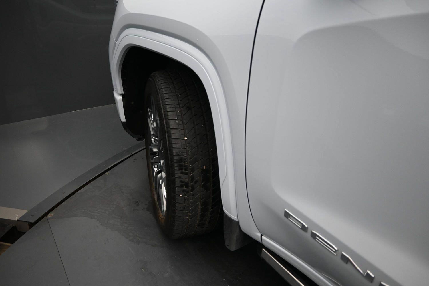 Used 2026 Glacier White Tricoat GMC Denali Ultimate image 5